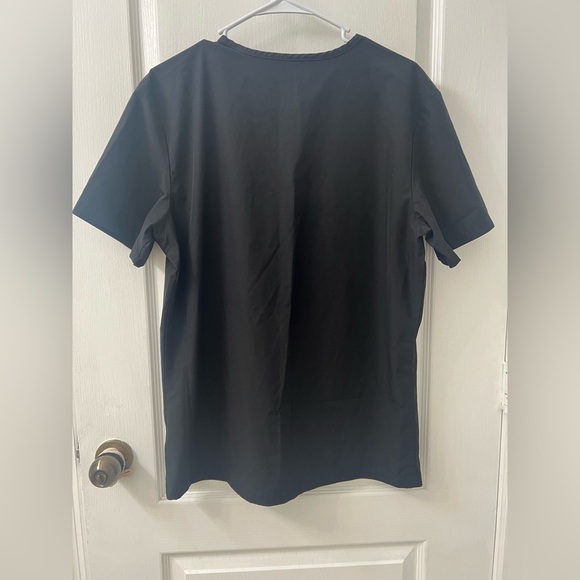 Figs Leon Three-Pocket Scrub Top™ (Size M) - Picture 9 of 13